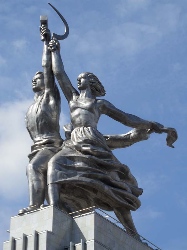 Памятник «Рабочий и колхозница» в Москве