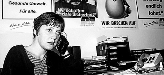 Комсомолка Меркель в своем офисе в Бюро пропаганды и агитации